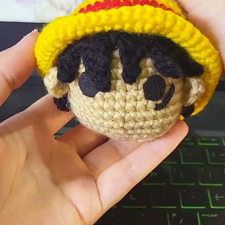 Small crochet amigurumi bear, a beginner intro to crocheting in the round